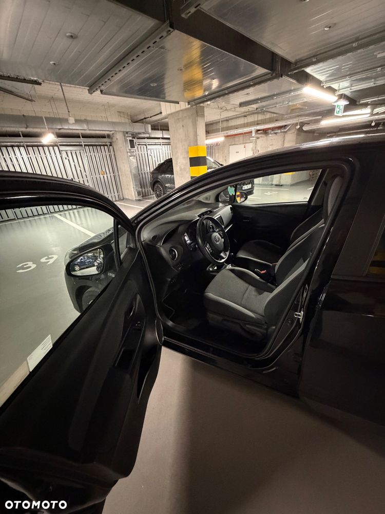 Toyota Yaris Hybrid 100 Premium - 12