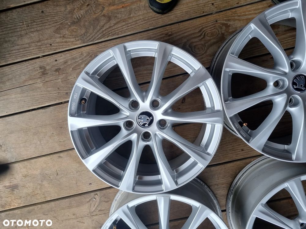 Skoda KAROQ,OCTAVIA,VW GOLF,AUDI TT,SEAT LEON 7,5X17 ET48 5X112 bdb stan - 3