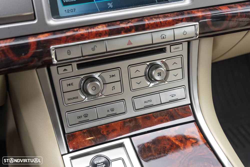 Jaguar XF 3.0 D V6 Luxury - 18