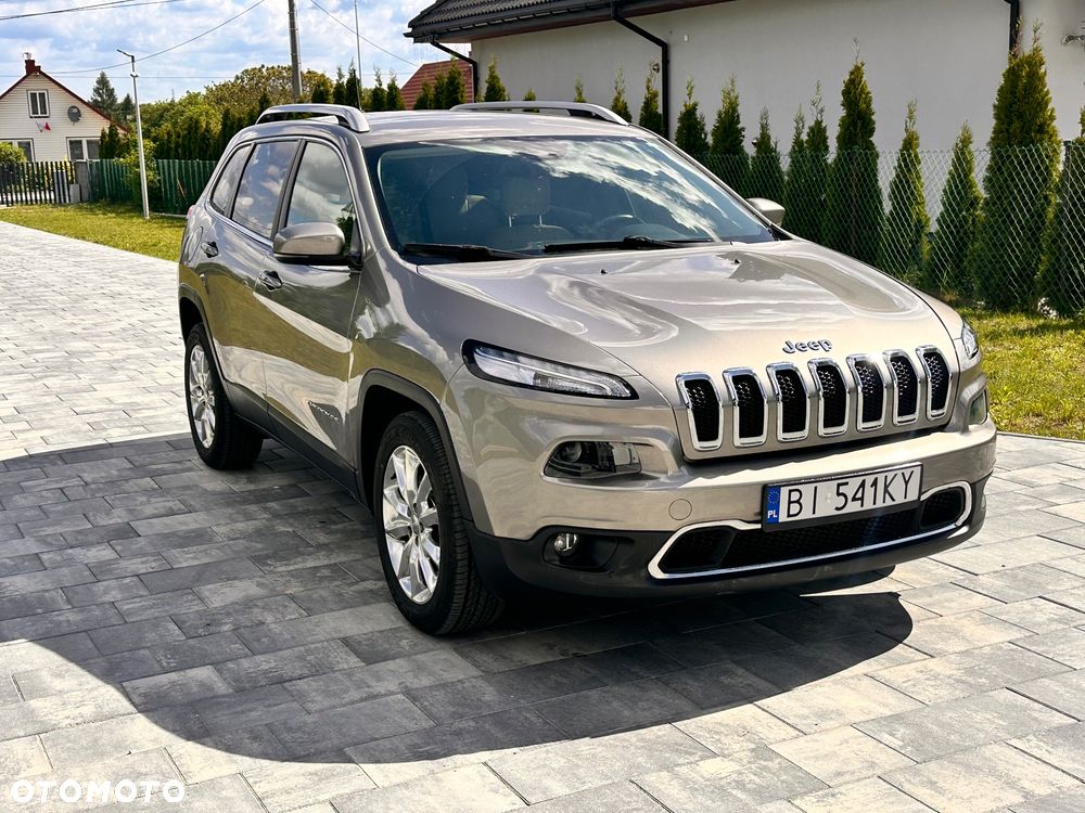 Jeep Cherokee - 4