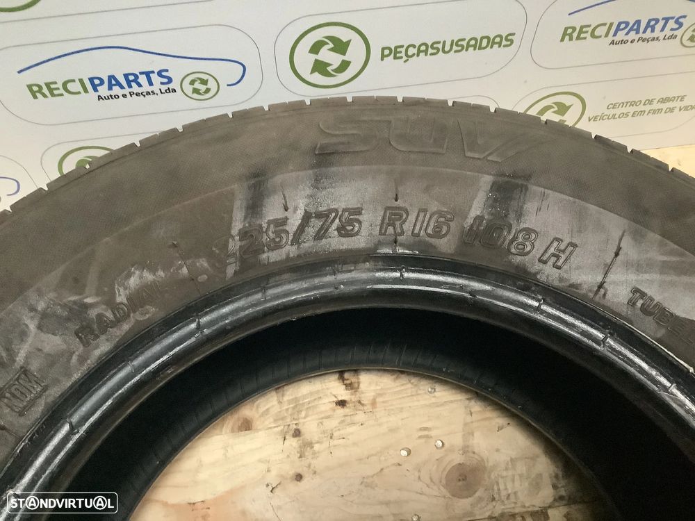 Par de pneus 225/75/R16 - 1