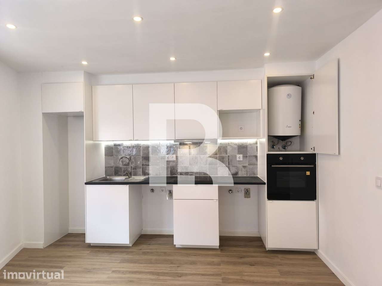 Apartamento T2 Remodelado no Forte da Casa, VFXira - Grande imagem: 4/17