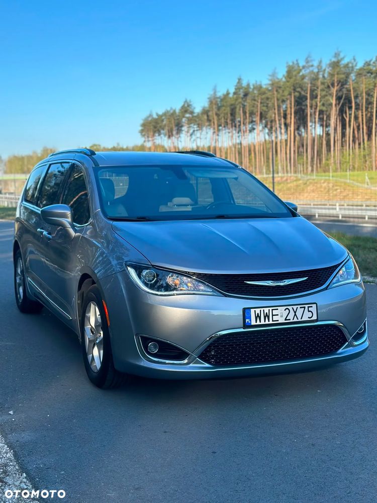 Chrysler Pacifica - 2