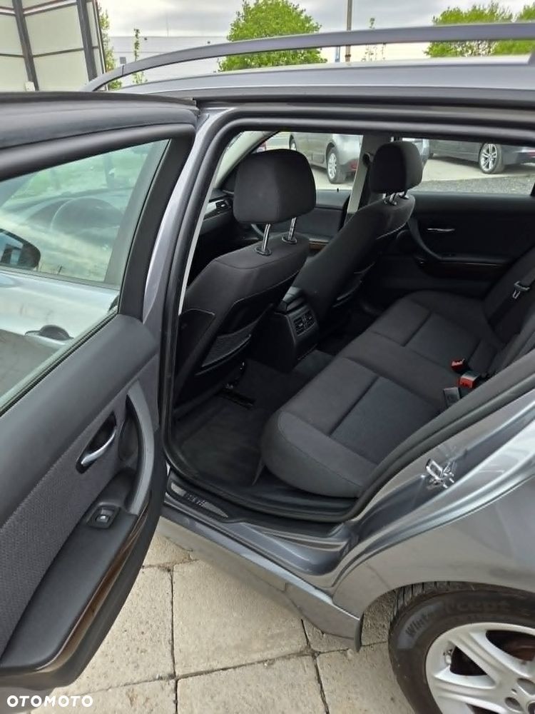 BMW Seria 3 320i - 11