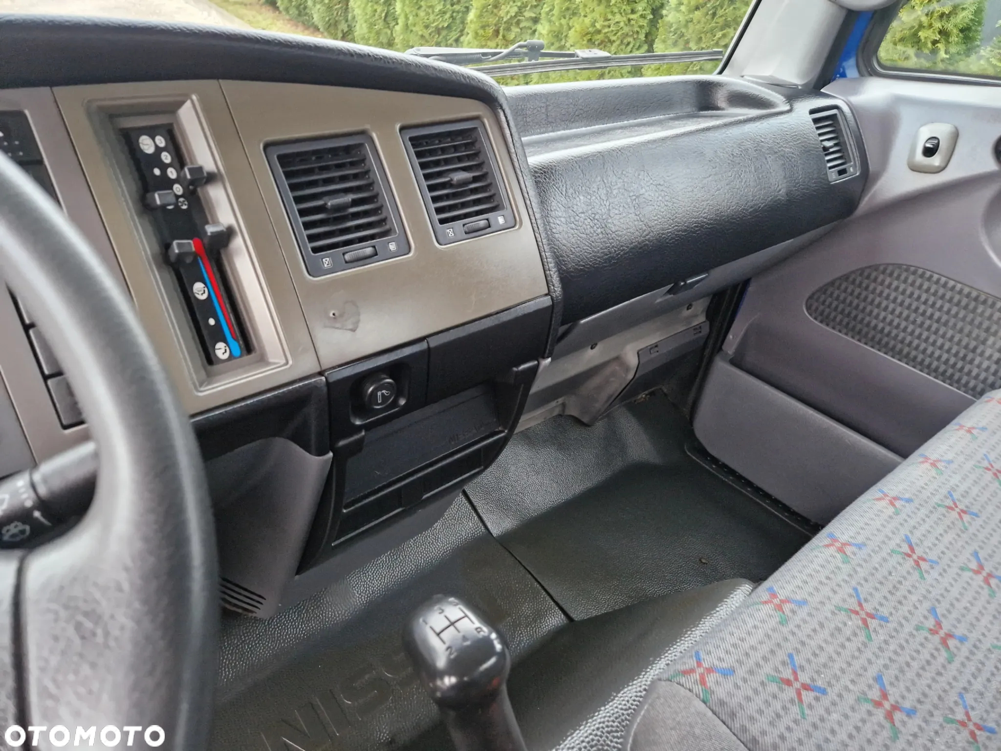 Nissan Atleon 3.0 - 9