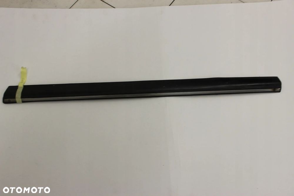 LISTWA DRZWI PRAWY PRZÓD GUMA CHROM MERCEDES W123 - 2
