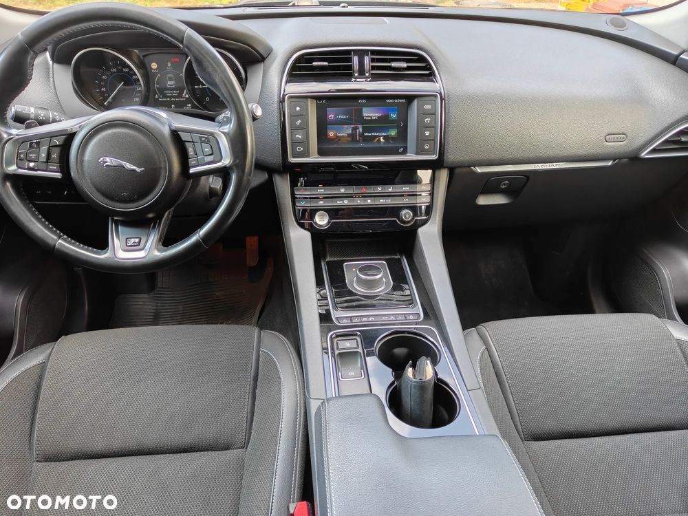 Jaguar F-Pace 2.0 i4D AWD R-Sport - 10