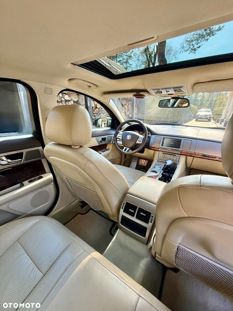 Jaguar XF 2.7 V6 D Luxury - 14