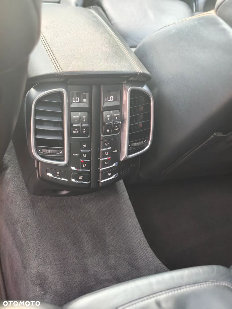 Porsche Cayenne - 13