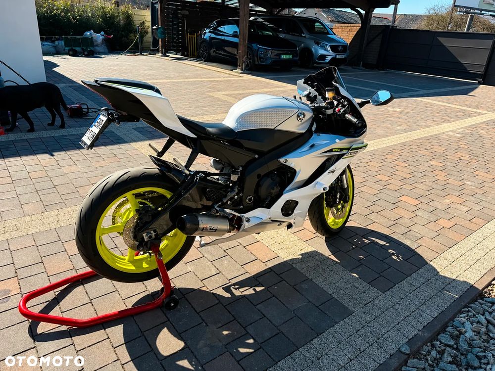 Yamaha R6 - 6