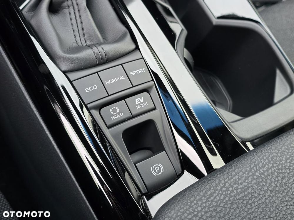 Toyota Camry 2.5 Hybrid Dynamic Force Comfort e-CVT - 24
