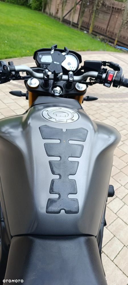 Yamaha FZ8 - 11