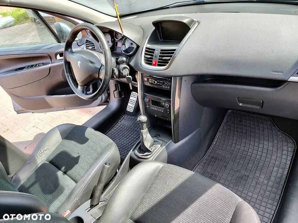 Peugeot 207 - 13