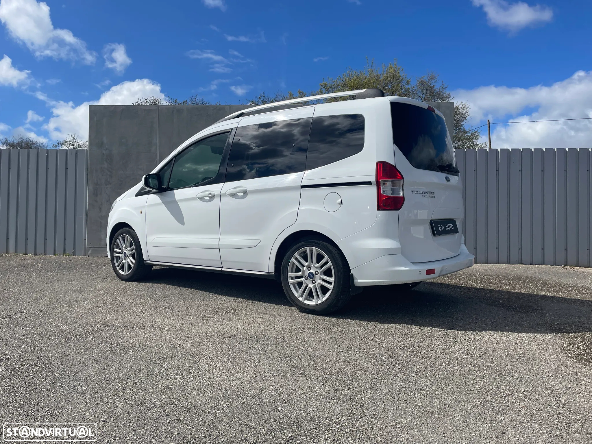 Ford Tourneo Courier 1.0 EcoBoost Ambiente - 4