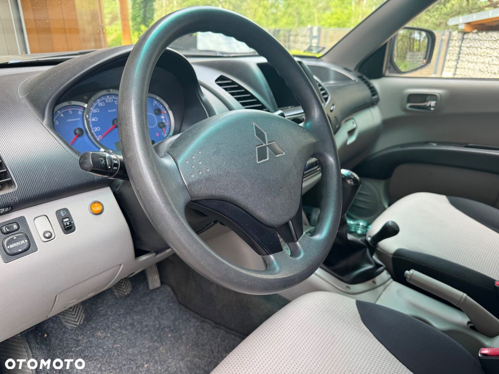 Mitsubishi L200 2.5 DID Intense + - 39