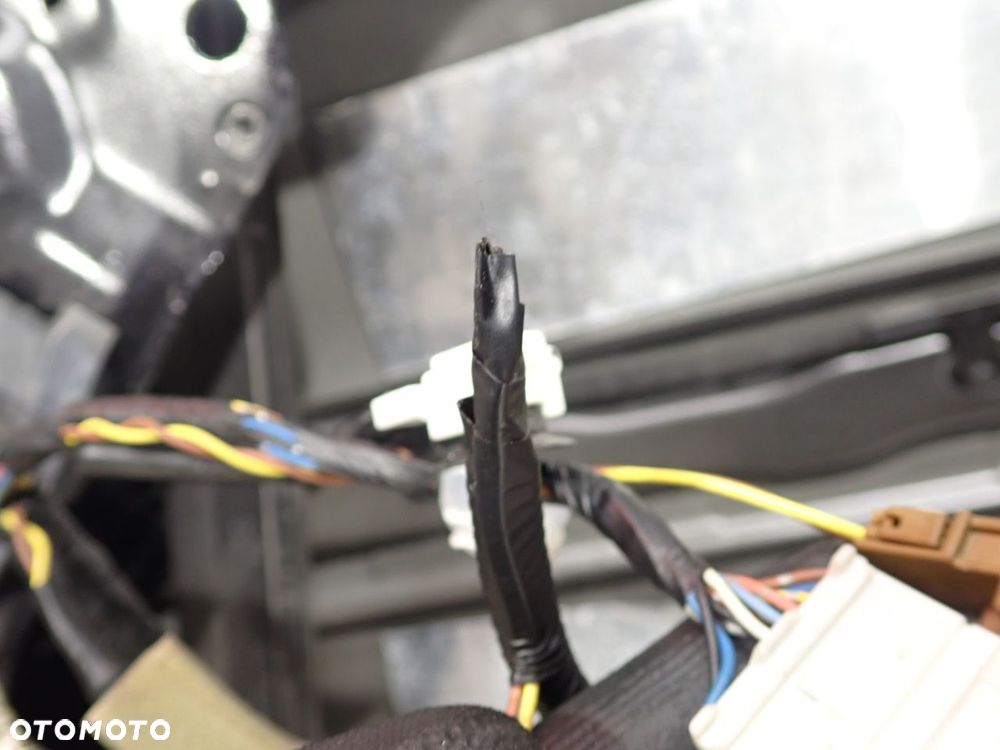 DRZWI PRAWY PRZÓD INFINITI M37X KOL:GAC - 31