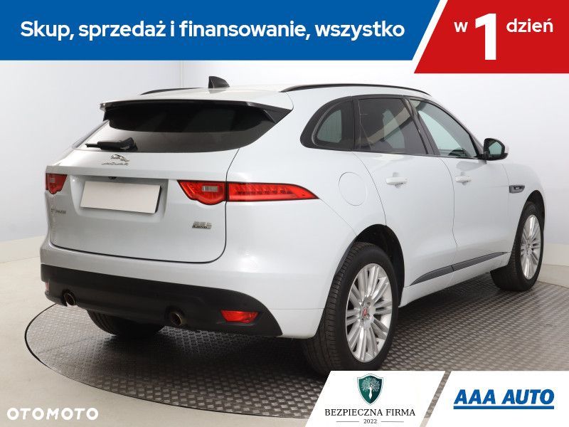 Jaguar F-Pace - 7