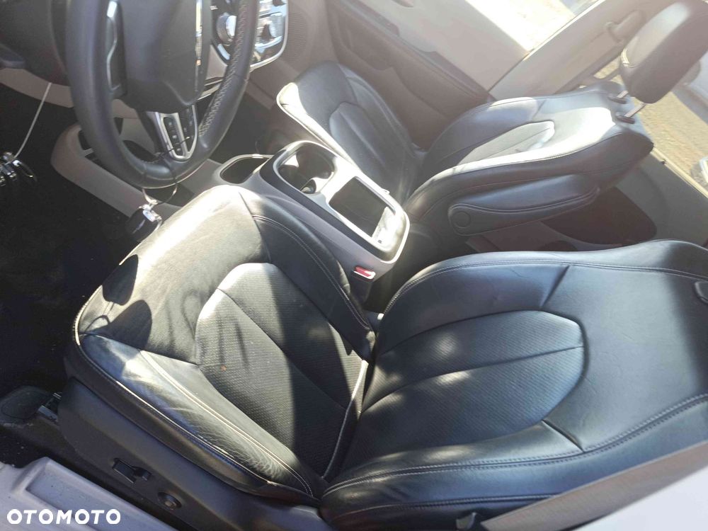 Chrysler Pacifica - 34