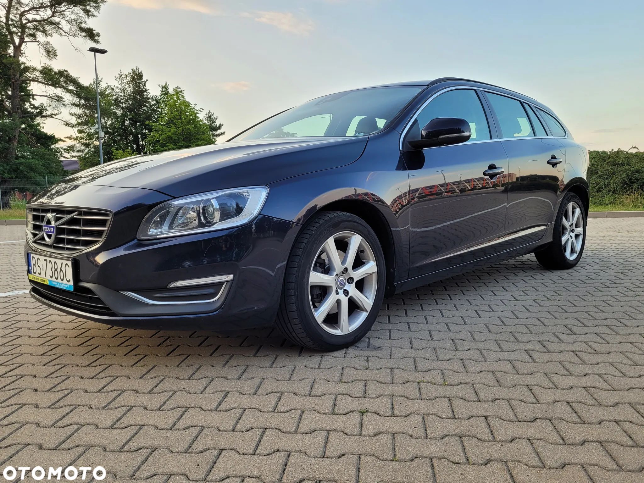 Volvo V60 D4 Momentum - 1