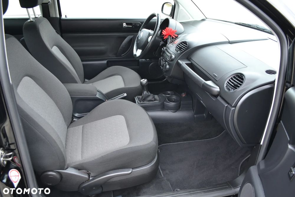 Volkswagen New Beetle - 9