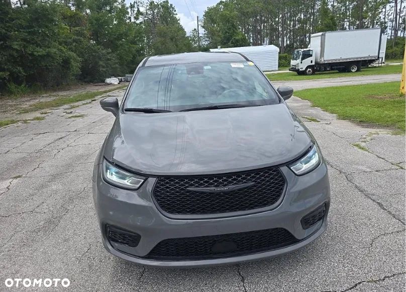 Chrysler Pacifica - 3