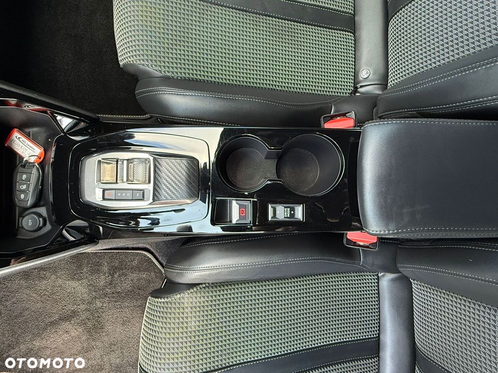 Peugeot 2008 PureTech 130 EAT8 GT Pack - 24