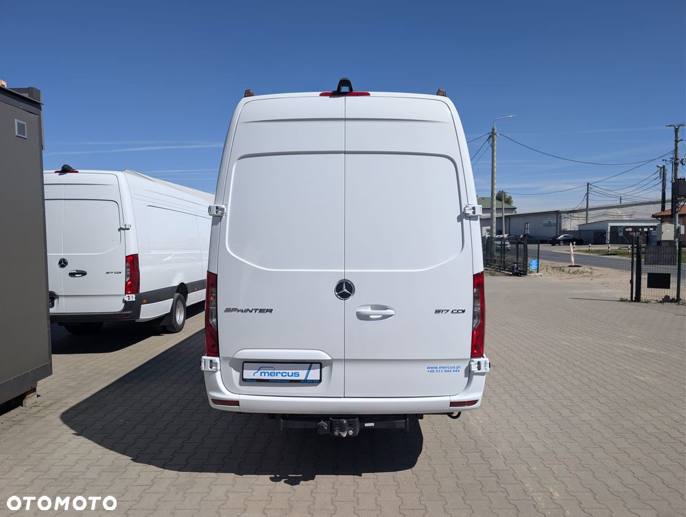 Mercedes-Benz Sprinter 517 - 8