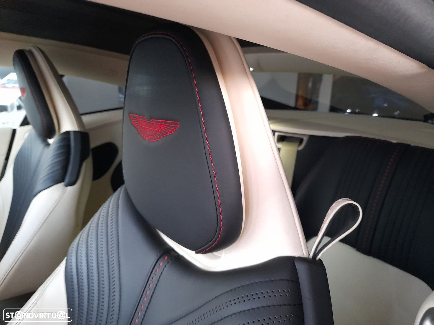 Aston Martin DB11 Coupé V12 Auto - 9