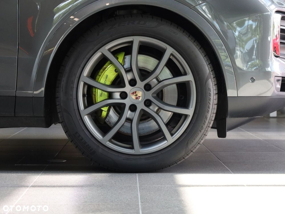Porsche Cayenne - 29
