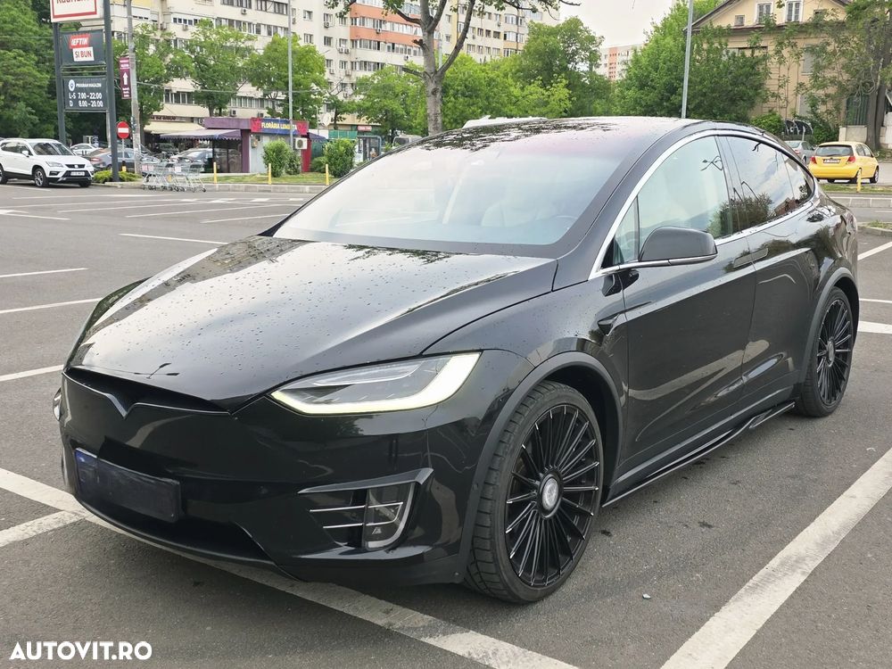 Tesla Model X - 1