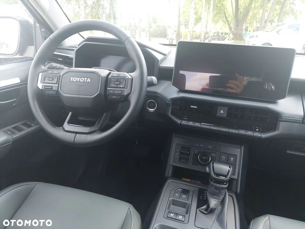 Toyota Hilux 2.8 D-4D mHEV Double Cab Invincible 4x4 - 20