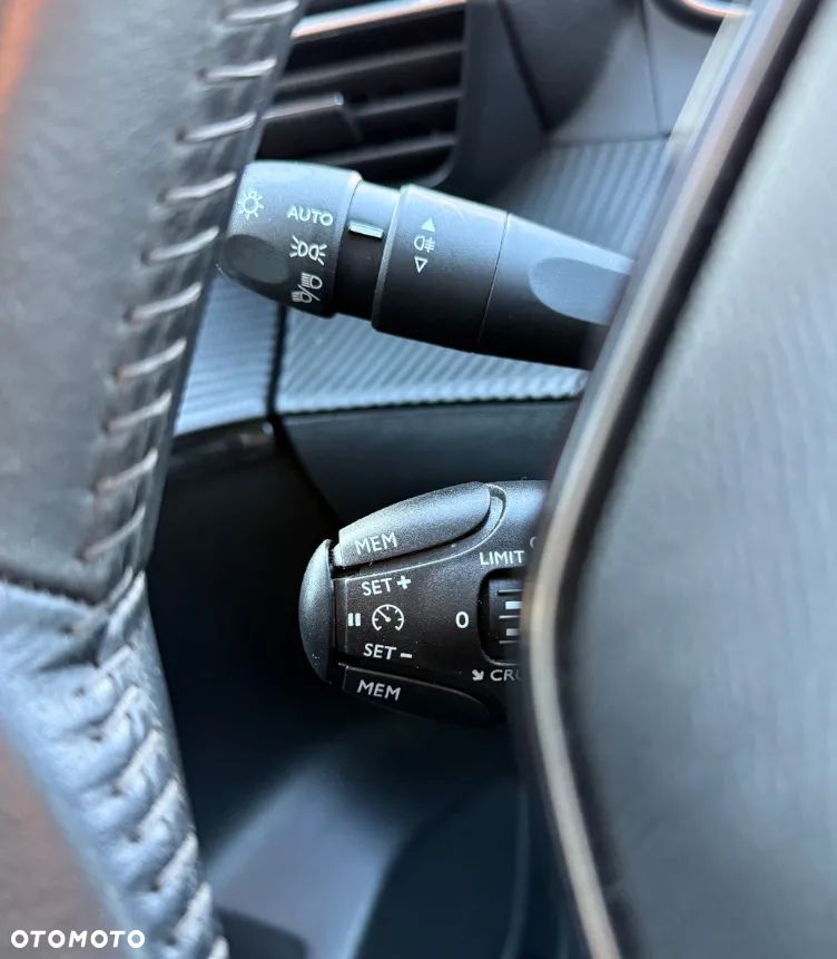 Peugeot 208 Blue-HDi 100 Stop&Start Allure - 19