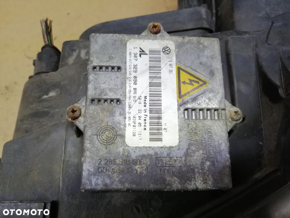 Volkswagen Touran Caddy lampy przód Xenon komplet - 21