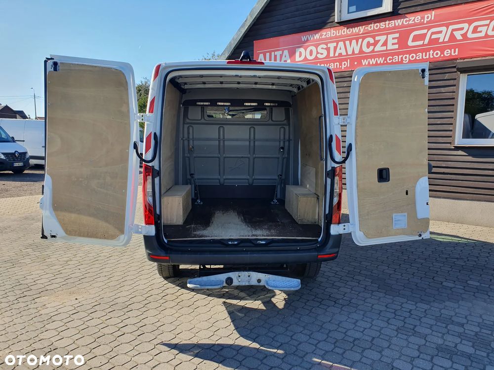 Mercedes-Benz Sprinter - 6