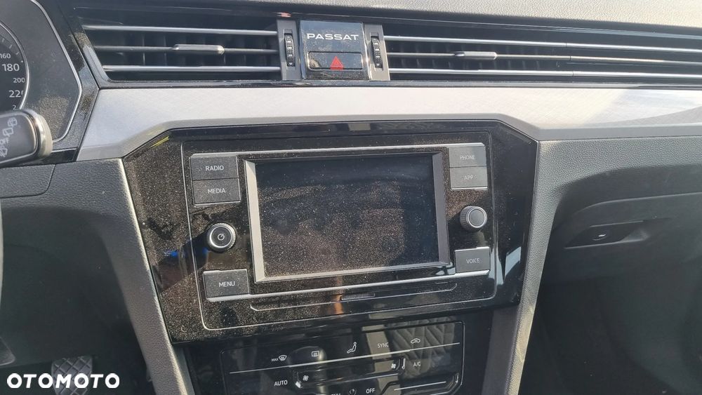 Volkswagen Passat - 34