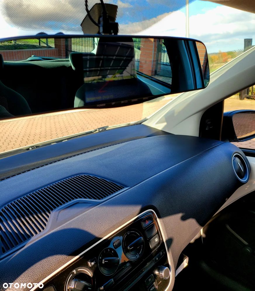 Volkswagen up! 1.0 beats - 15