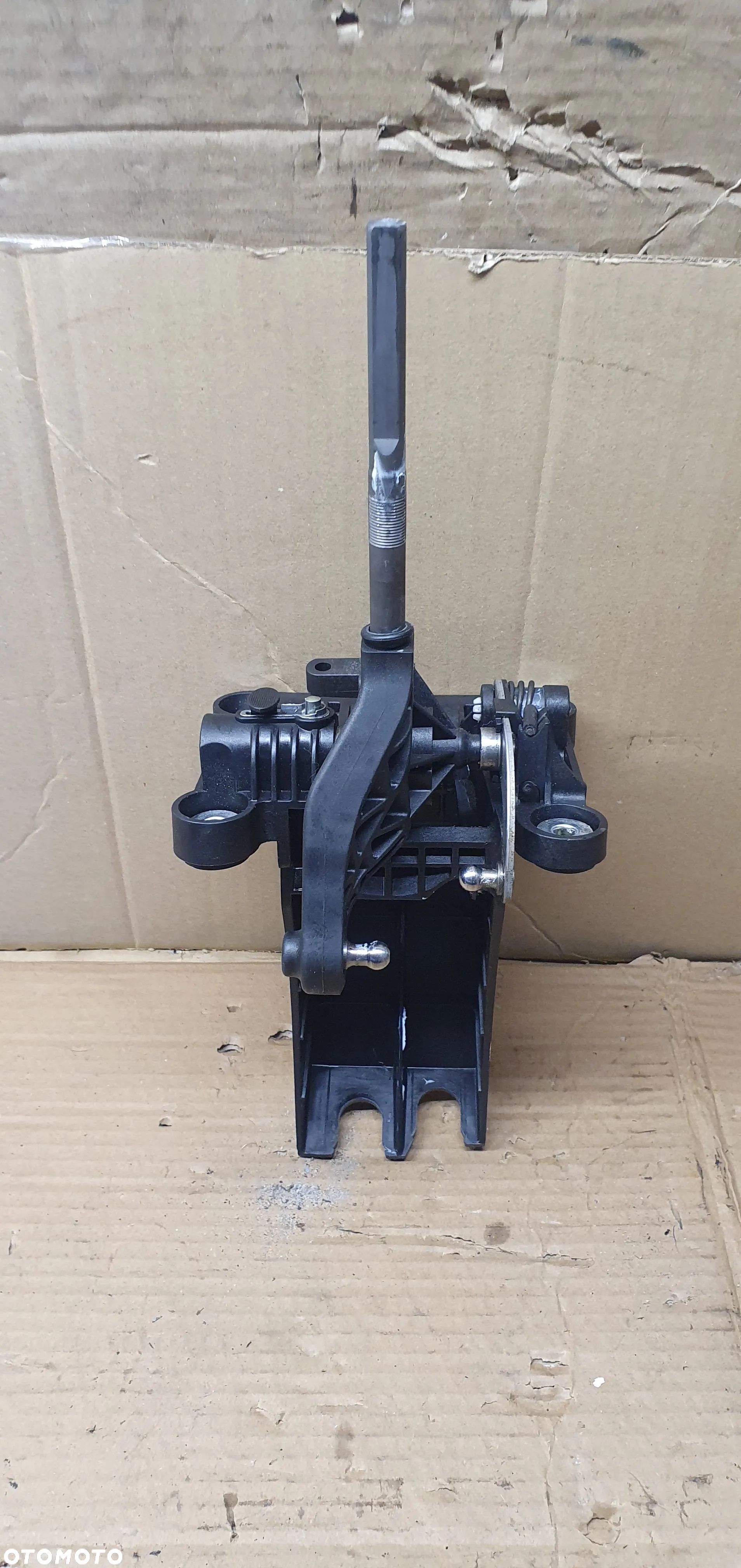 Wybierak lewarek biegów 6 biegów Opel Zafira C 8126600010 8126600102 - 1