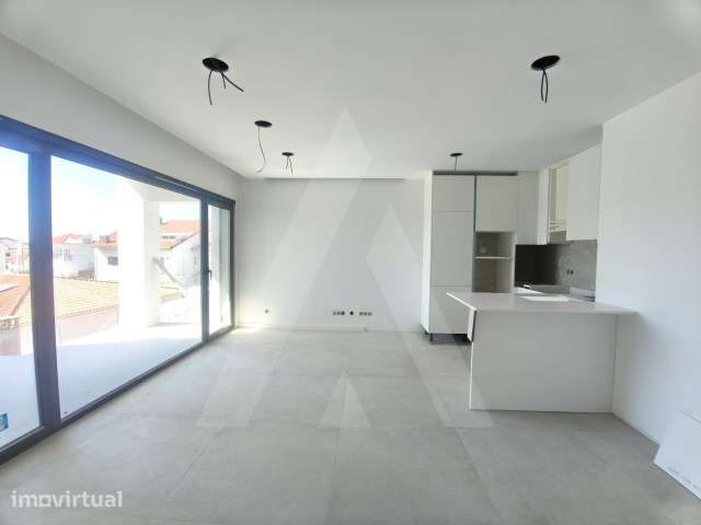 Apartamento T1 novo com varanda e lugar de garagem a 2 minutos da UA - Grande imagem: 4/17