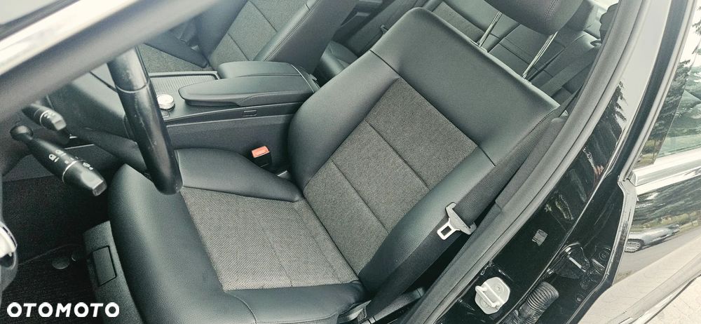 Mercedes-Benz Klasa E 200 CGI BlueEFFICIENCY 7G-TRONIC Avantgarde - 29