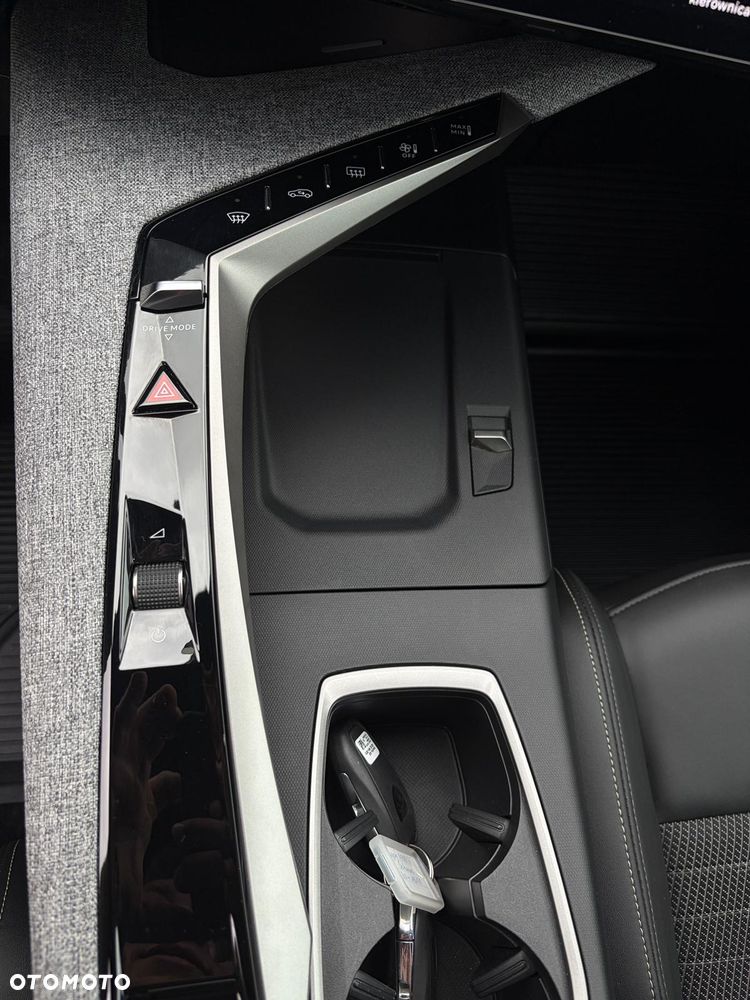 Peugeot E-5008 73kWh GT Exclusive - 34