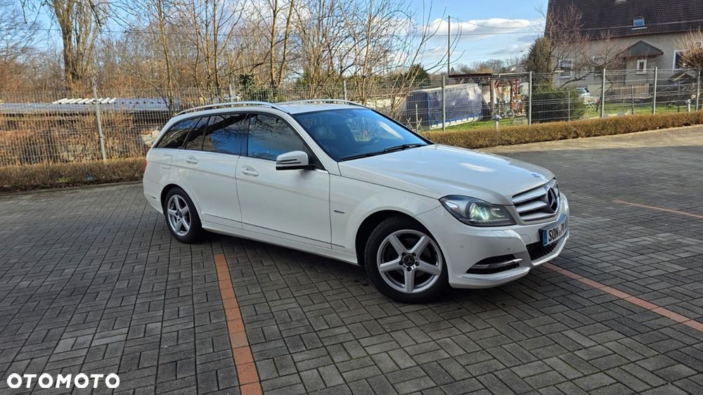 Mercedes-Benz Klasa C 180 CGI BlueEFFICIENCY Avantgarde - 6
