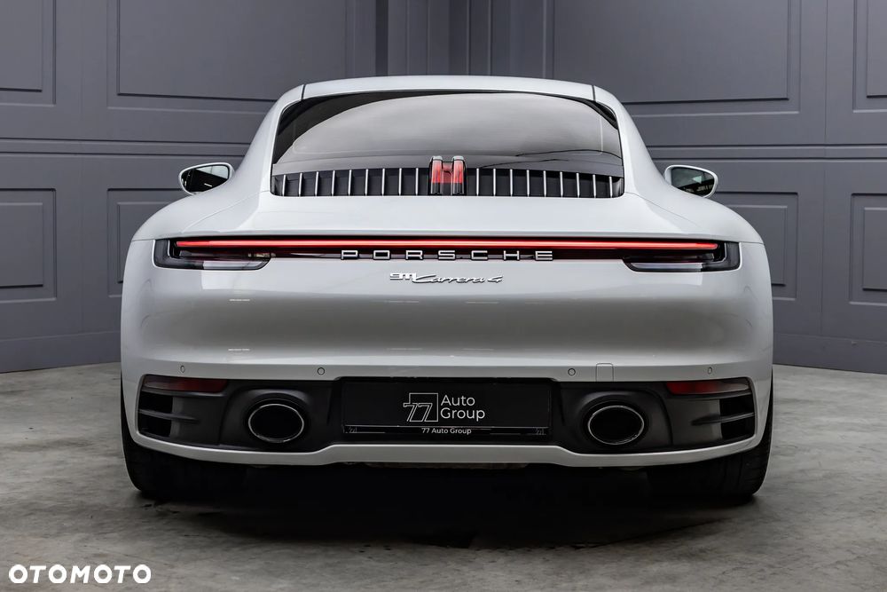 Porsche 911 Carrera 4 PDK - 11
