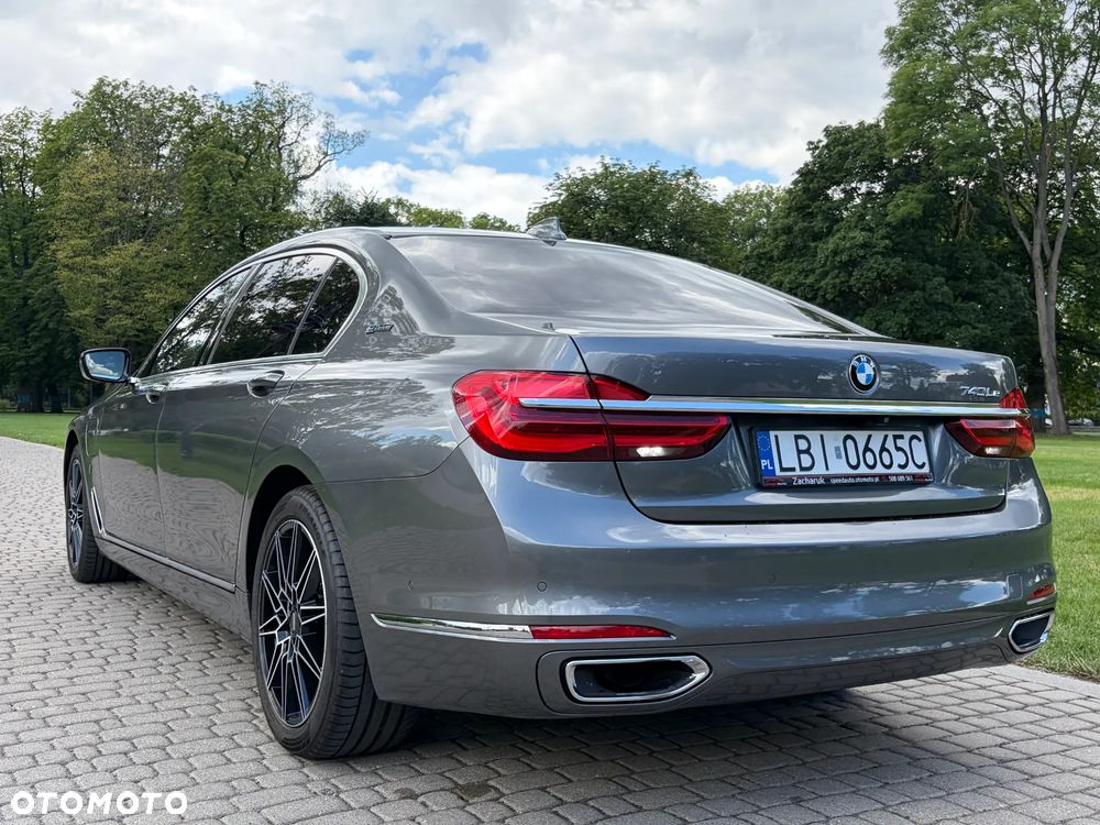 BMW Seria 7 740Le iPerformance - 12