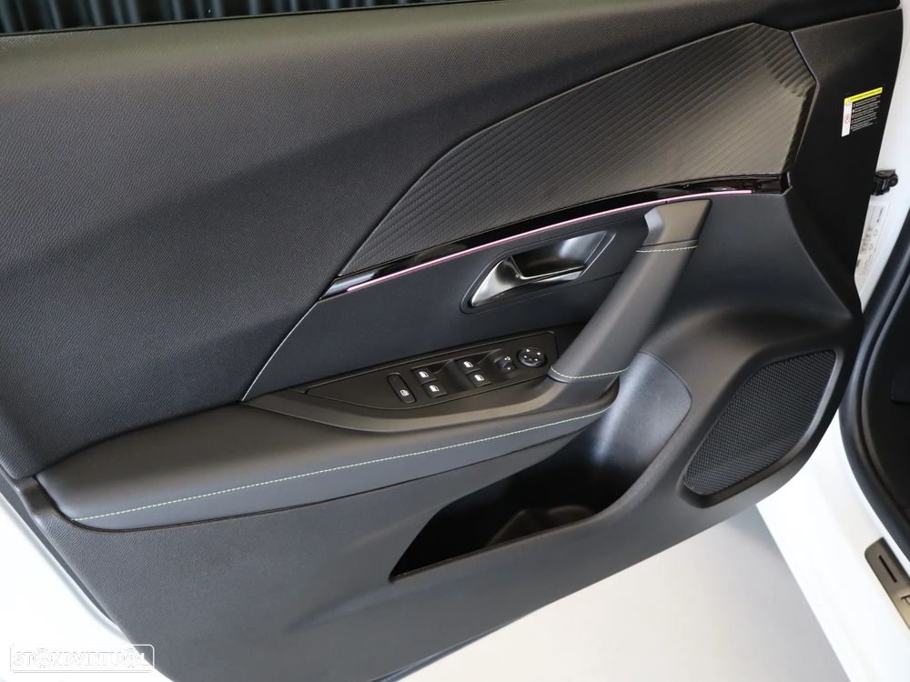 Peugeot 2008 1.2 PureTech GT - 19