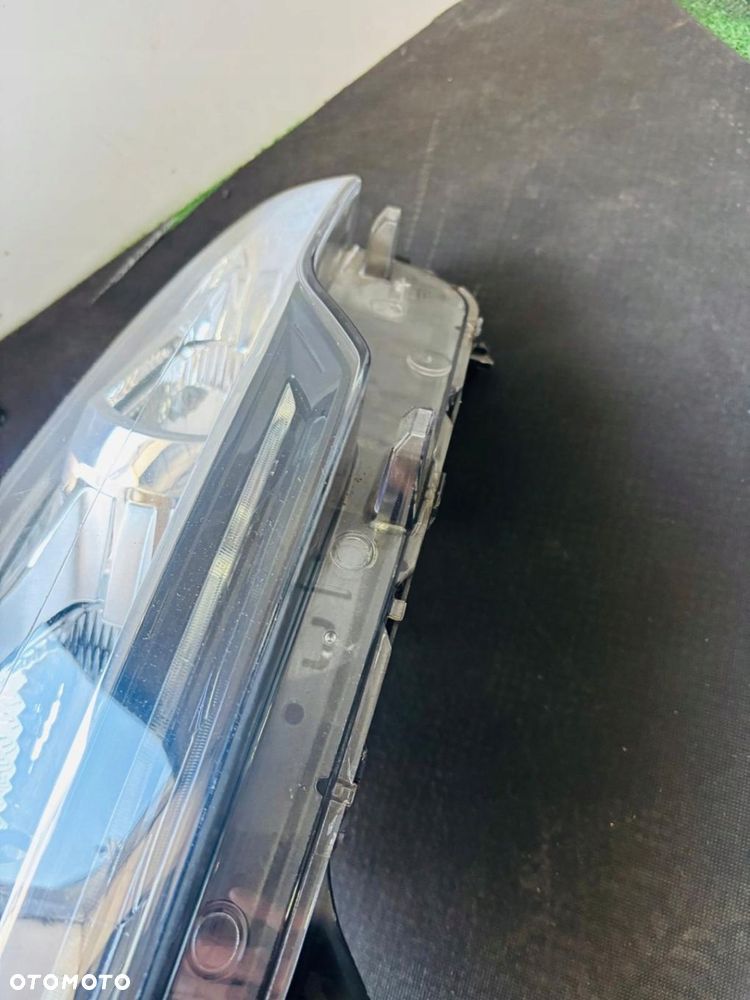 LAMPA PRAWA REFLERTOR PRAWY CITROEN C5 III ZWYKŁA HALOGENOWA  LED DZIENNY - 10