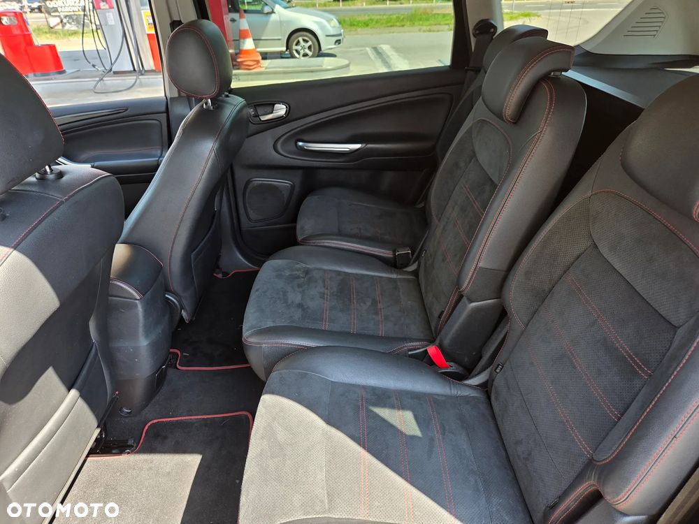 Ford S-Max - 11
