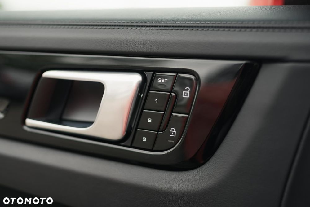 Porsche Cayenne - 30