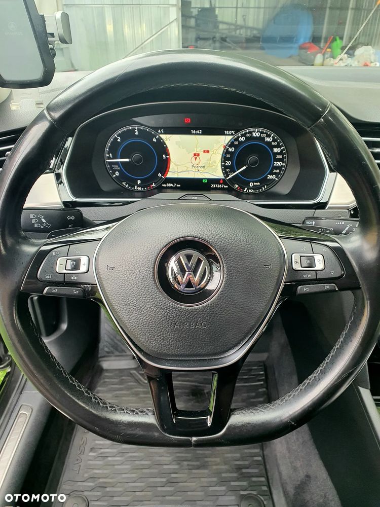 Volkswagen Passat - 22