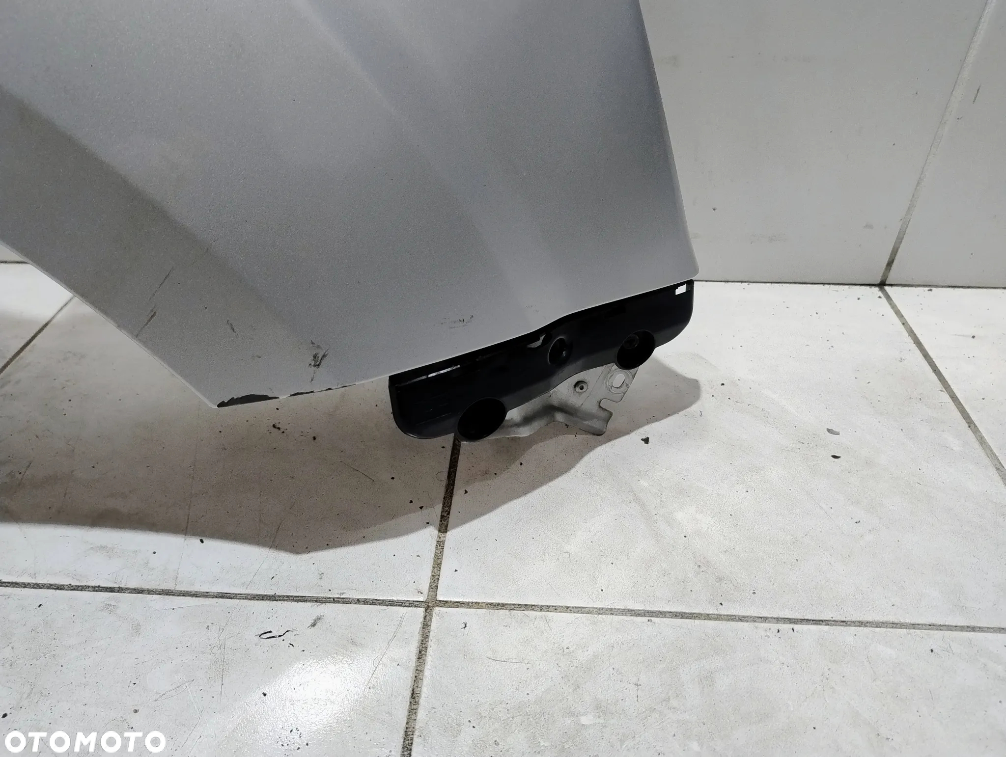Błotnik prawy przód Nissan Navara IV R 2017 kolor KLO - delikatnie uszkodzony - 4