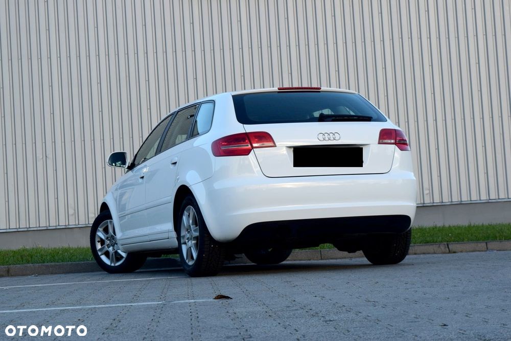 Audi A3 Sportback 1.6 Ambiente - 11